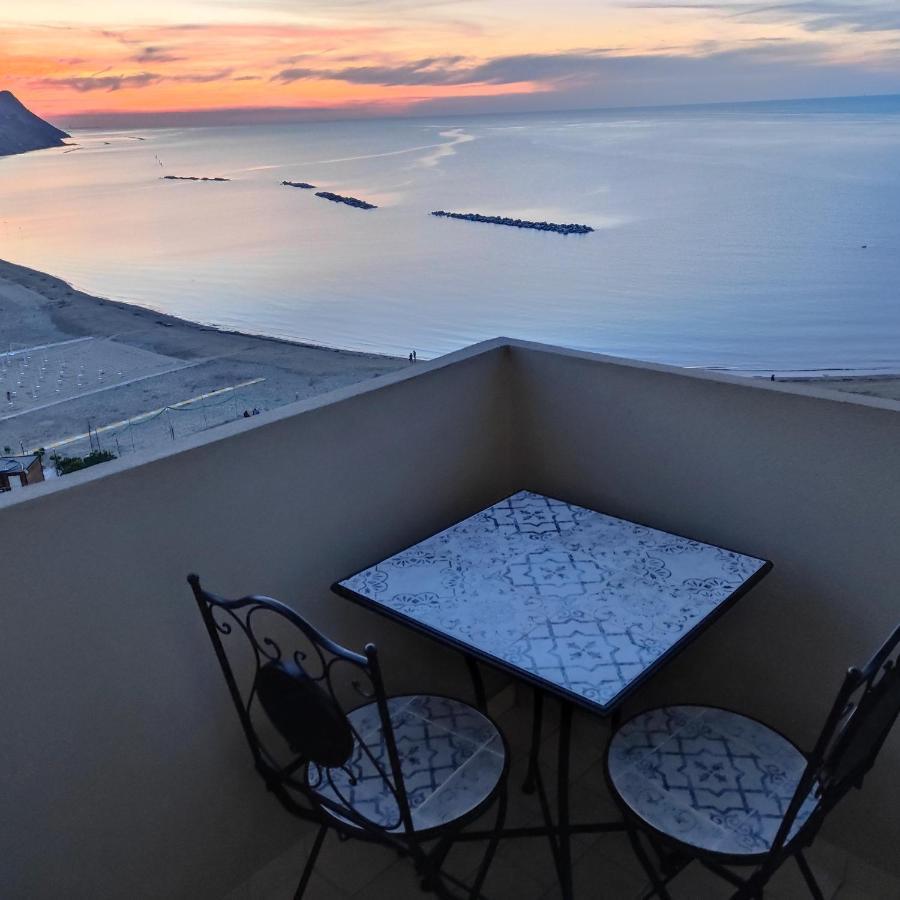 Tramonto In Baia Apartment Pesaro Luaran gambar