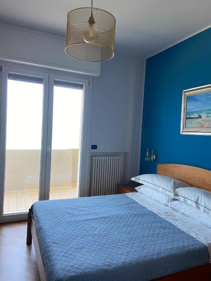 Tramonto In Baia Apartment Pesaro Luaran gambar