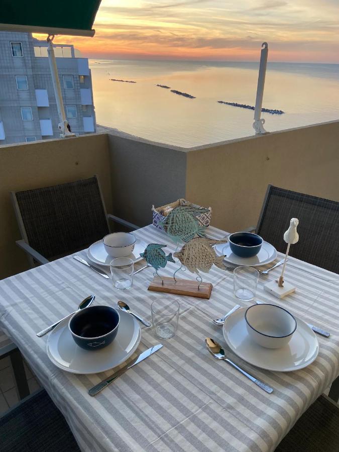 Tramonto In Baia Apartment Pesaro Luaran gambar