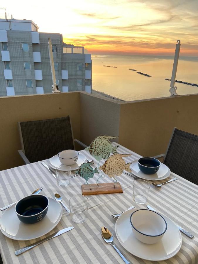 Tramonto In Baia Apartment Pesaro Luaran gambar