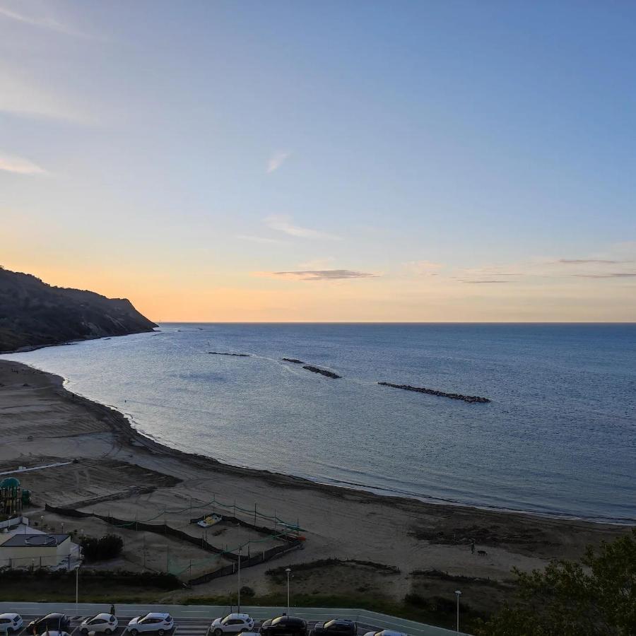 Tramonto In Baia Apartment Pesaro Luaran gambar