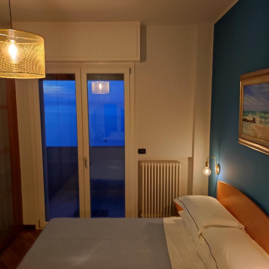 Tramonto In Baia Apartment Pesaro Luaran gambar