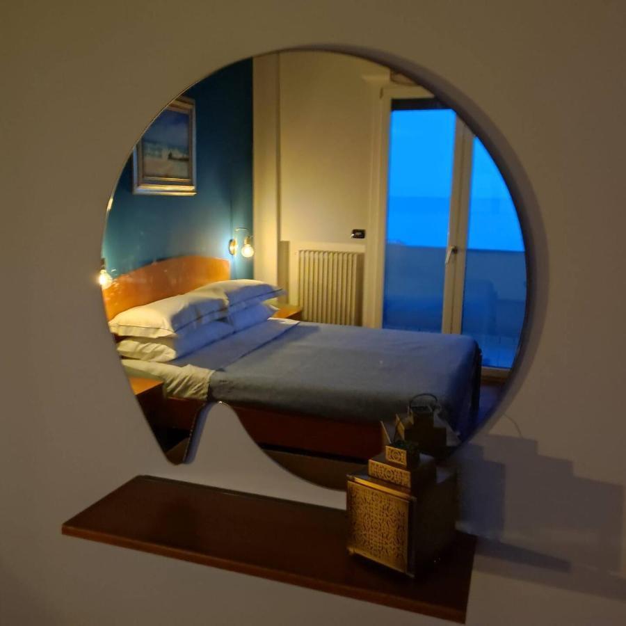 Tramonto In Baia Apartment Pesaro Luaran gambar