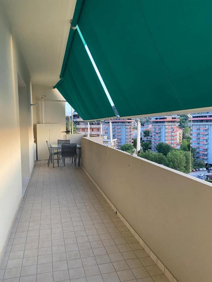 Tramonto In Baia Apartment Pesaro Luaran gambar