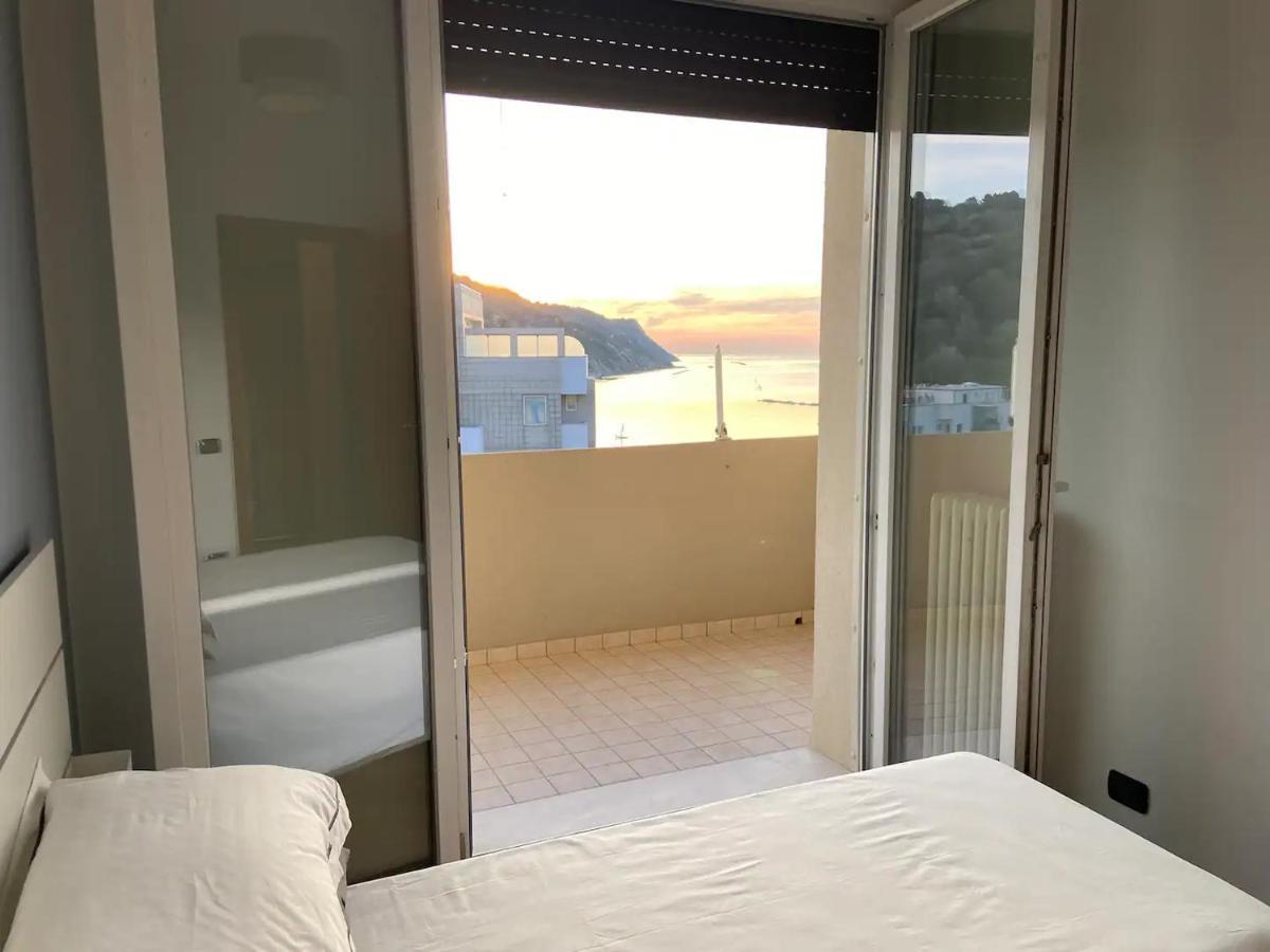 Tramonto In Baia Apartment Pesaro Luaran gambar