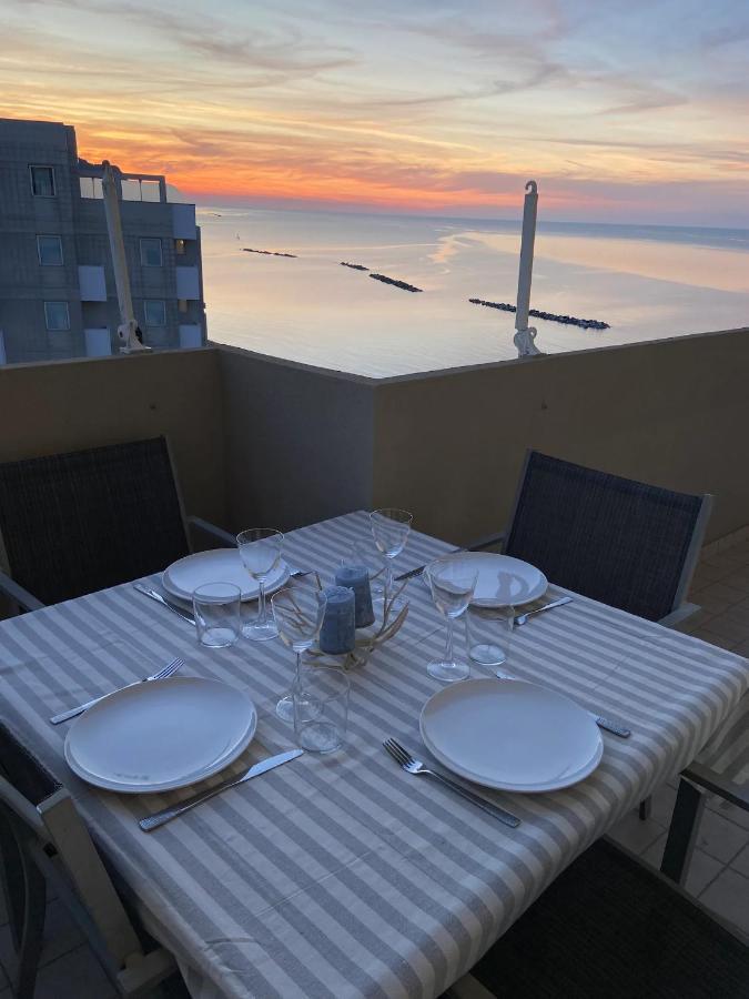 Tramonto In Baia Apartment Pesaro Luaran gambar